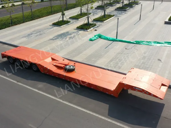 Folding gooseneck trailer